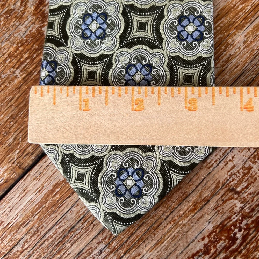 Jos. A. Bank Men’s Silk Tie Signature Collection Green Blue Medallion Motif EUC